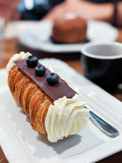 creme-roll-with-chocolate-and-blueberries-on-top.jpg